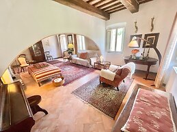 Adam House - Beautiful exc Pool - Sleeps 8