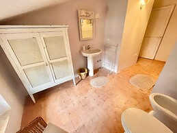 Adam House - Beautiful exc Pool - Sleeps 8