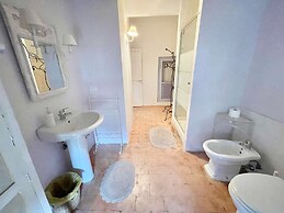 Adam House - Beautiful exc Pool - Sleeps 8