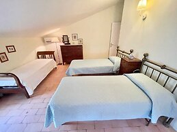 Adam House - Beautiful exc Pool - Sleeps 8