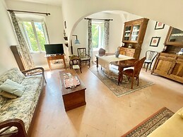 Adam House - Beautiful exc Pool - Sleeps 8