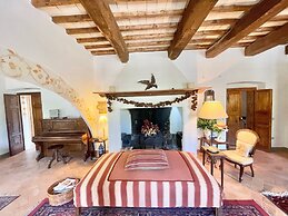 Adam House - Beautiful exc Pool - Sleeps 8