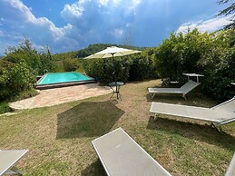 Adam House - Beautiful exc Pool - Sleeps 8
