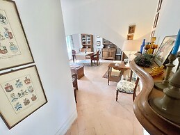 Adam House - Beautiful exc Pool - Sleeps 8