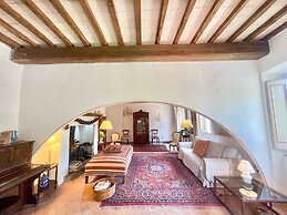 Adam House - Beautiful exc Pool - Sleeps 8