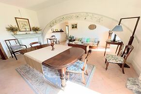 Adam House - Beautiful exc Pool - Sleeps 8