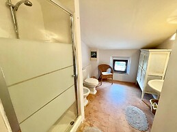 Adam House - Beautiful exc Pool - Sleeps 8