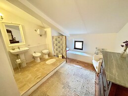 Adam House - Beautiful exc Pool - Sleeps 8