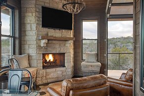 Sotol by Avantstay Direct River Access + Views