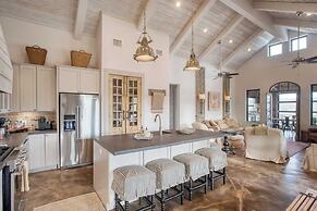 Sotol by Avantstay Direct River Access + Views