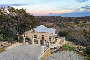 Sotol by Avantstay Direct River Access + Views