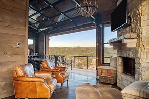 Sotol by Avantstay Direct River Access + Views