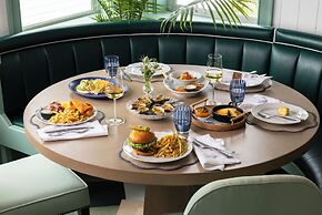 The Dunlin, Auberge Collection