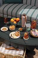 The Dunlin, Auberge Collection