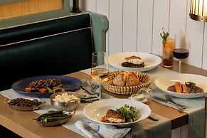 The Dunlin, Auberge Collection
