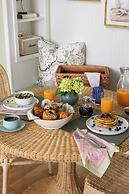 The Dunlin, Auberge Collection