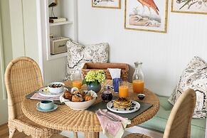 The Dunlin, Auberge Collection
