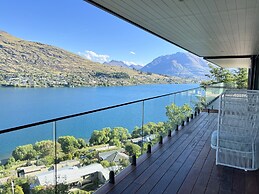 Stunning Lakeview QT Holiday House