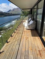 Stunning Lakeview QT Holiday House
