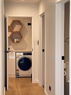 Stunning Lakeview QT Holiday House