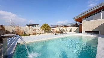 Hohe Gyeongju Pool Villa