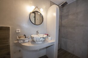 Myrsini's Luxury Suites