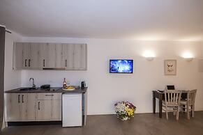 Myrsini's Luxury Suites