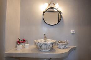 Myrsini's Luxury Suites