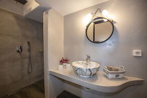 Myrsini's Luxury Suites