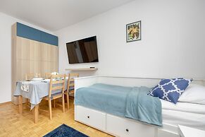 Apartment With Three Bedrooms by Renters