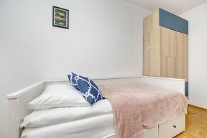 Apartment With Three Bedrooms by Renters