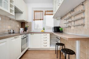 Apartment With Three Bedrooms by Renters