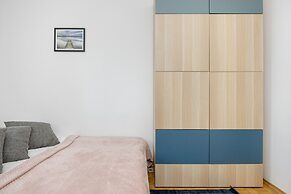 Apartment With Three Bedrooms by Renters