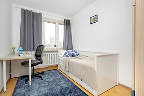 Apartment With Three Bedrooms by Renters