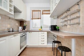 Apartment With Three Bedrooms by Renters