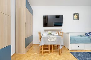 Apartment With Three Bedrooms by Renters