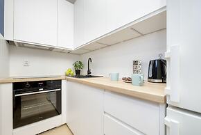 Bukowińska Apartment Warsaw by Renters