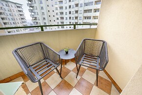 Bukowińska Apartment Warsaw by Renters