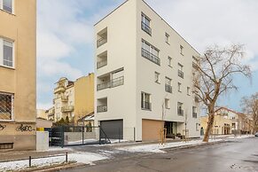 Bright Two Bedroom Apartment by Renters