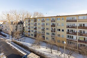 Bright Two Bedroom Apartment by Renters