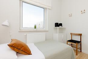 Bright Two Bedroom Apartment by Renters