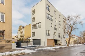 Bright Two Bedroom Apartment by Renters