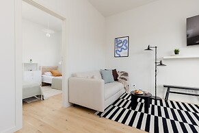 Bright Two Bedroom Apartment by Renters