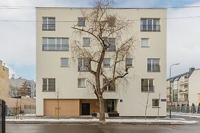 Bright Two Bedroom Apartment by Renters