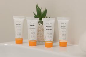 Bright Two Bedroom Apartment by Renters