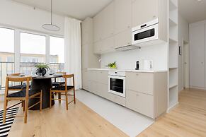 Bright Two Bedroom Apartment by Renters