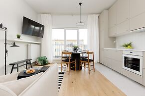 Bright Two Bedroom Apartment by Renters