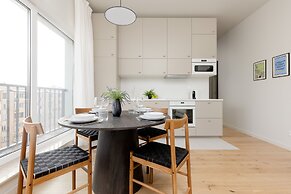 Bright Two Bedroom Apartment by Renters