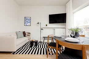 Bright Two Bedroom Apartment by Renters