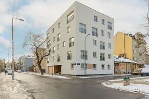 Bright Two Bedroom Apartment by Renters